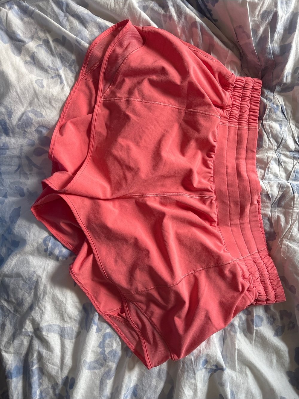 Lululemon coral 2.5” hotty hot high rise short